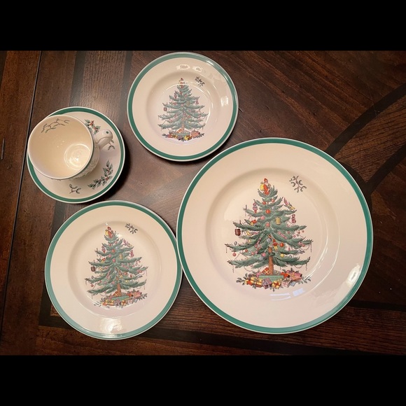 8 place settings (5 pieces in each setting) - Picture 3 of 4